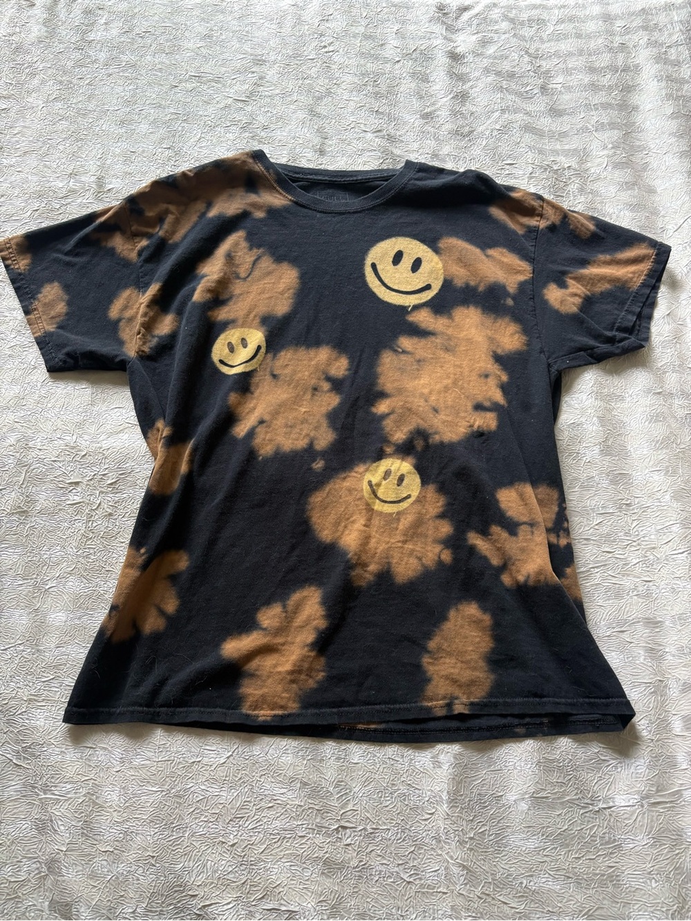 Full Tilt Black Tie-Dye Tee & Yellow Smile Faces